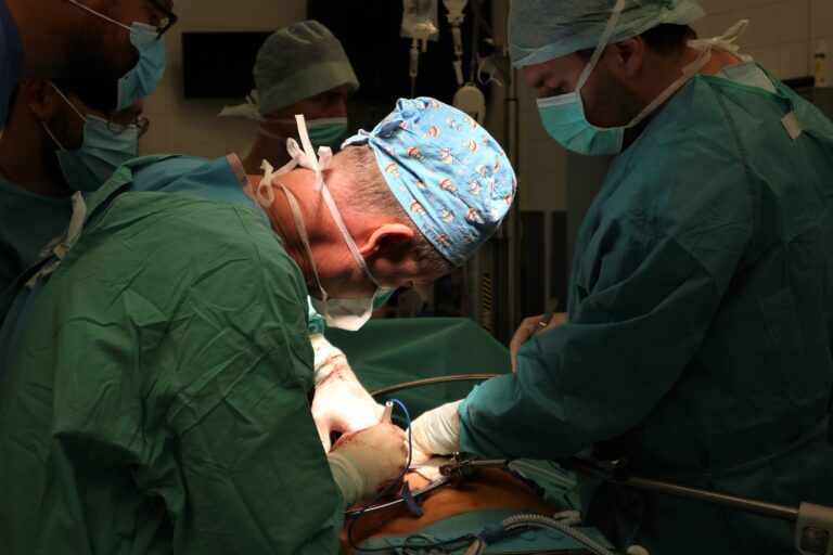 Chirurg: Ficove šance prežiť sú vyššie než 50 percent. Budúci týždeň môžeme byť pokojnejší