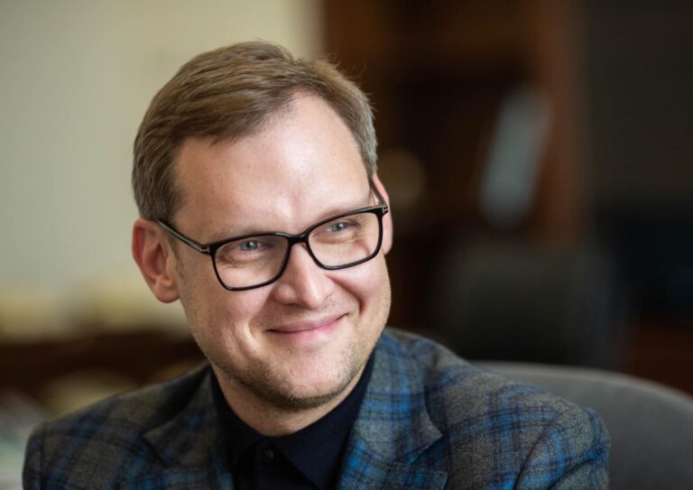 Bývalého šéfa Zelenského kancelárie obvinili z korupcie