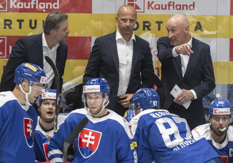 Hokejový ošiaľ v Česku štartuje v piatok. Slováci majú hlavný cieľ postúpiť zo skupiny