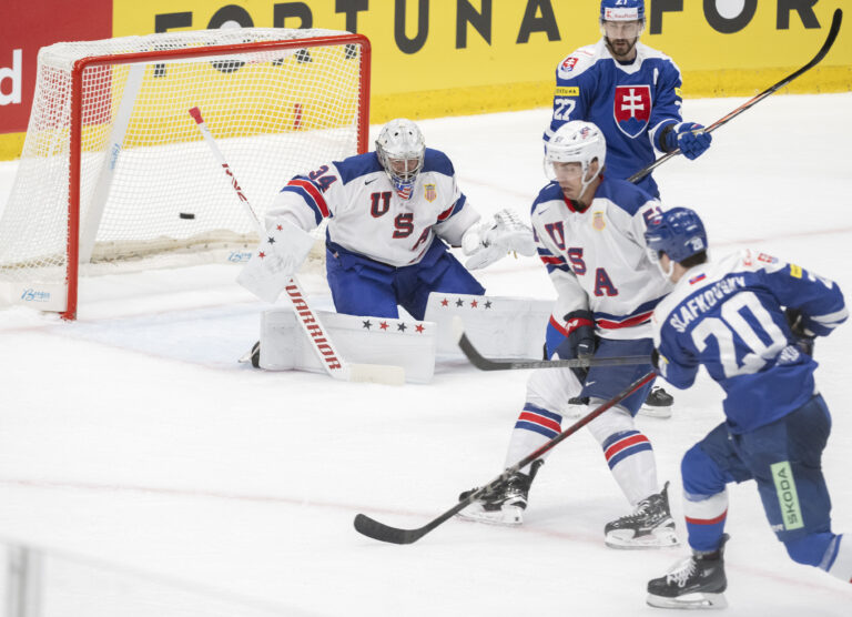 Slovenskí hokejisti podľahli Američanom o štyri góly. Je známa záverečná nominácia