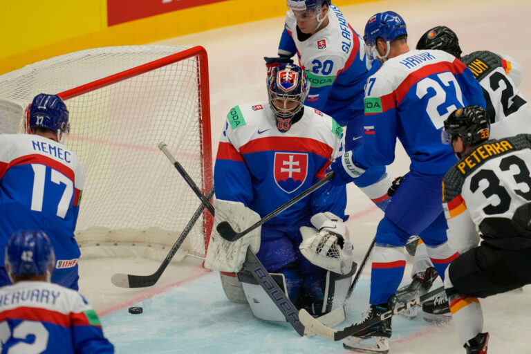 Slovenskí hokejisti hrajú po prvej tretine s Nemeckom bez gólov