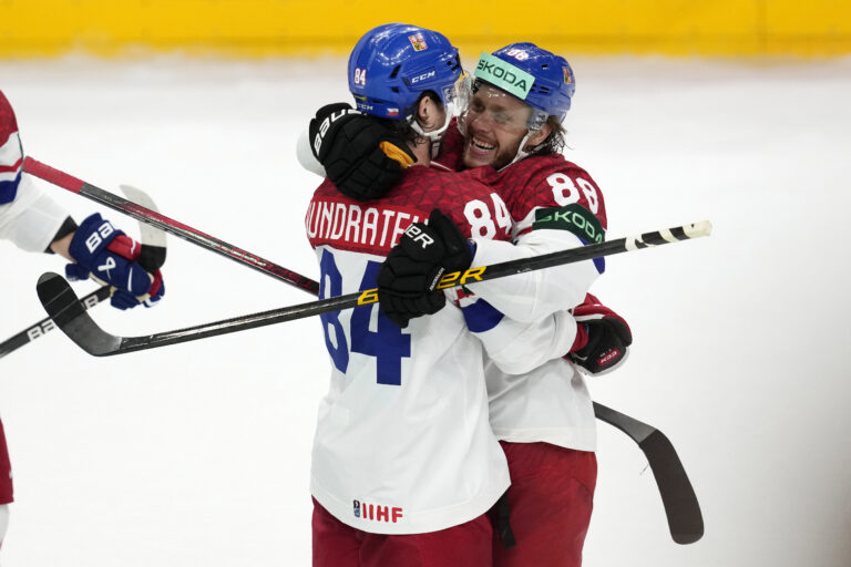 Českí hokejisti sa stali majstrami sveta, Švajčiarov zdolali 2:0. Hrdinom je Pastrňák