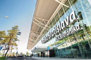 Bratislavské letisko mieri k rekordu v počte cestujúcich