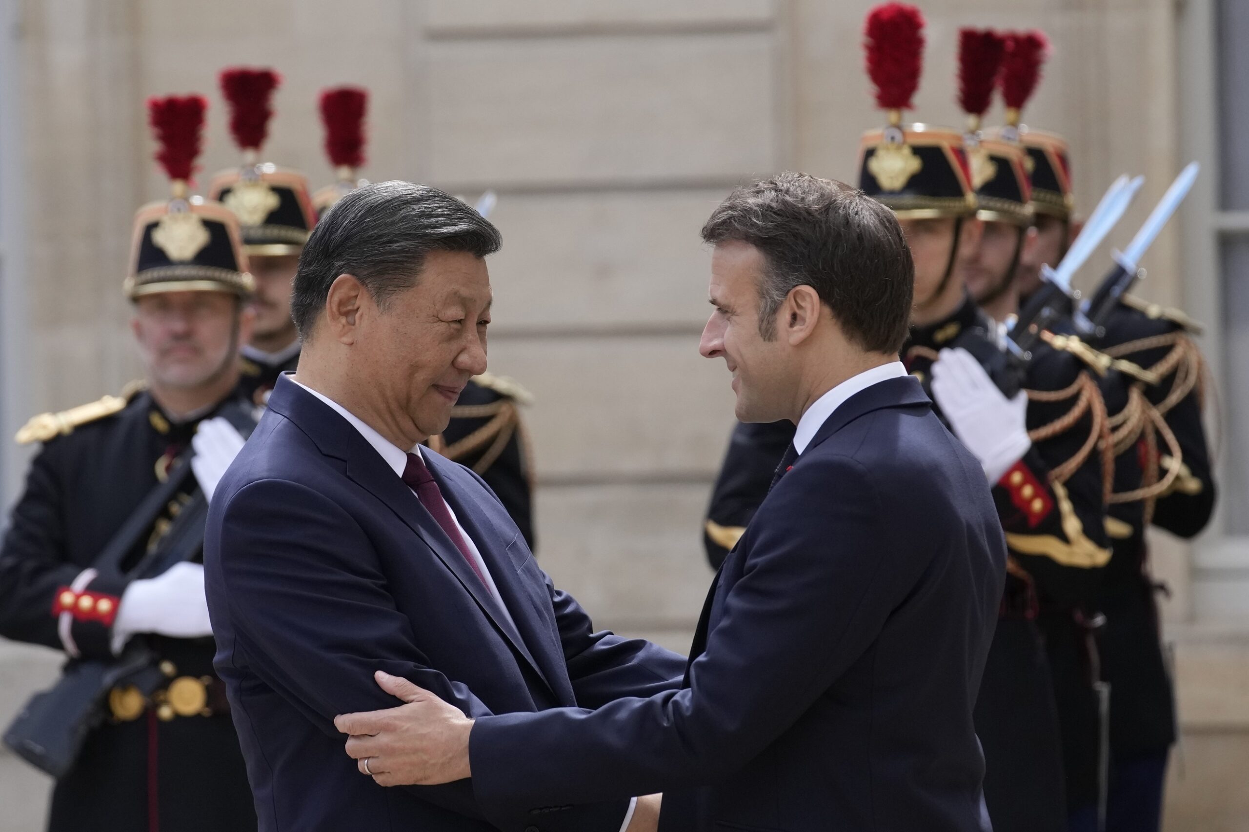 Macron je v ofenzíve proti Nemecku. A Čína mu tlieska
