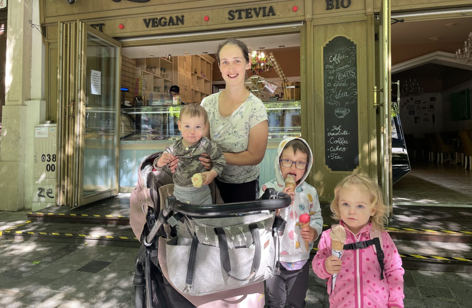 Hľadali sme najlepšie zmrzliny v Bratislave. Tip nám dala aj mama Barbora s deťmi. Foto: Miroslava Pavlíková