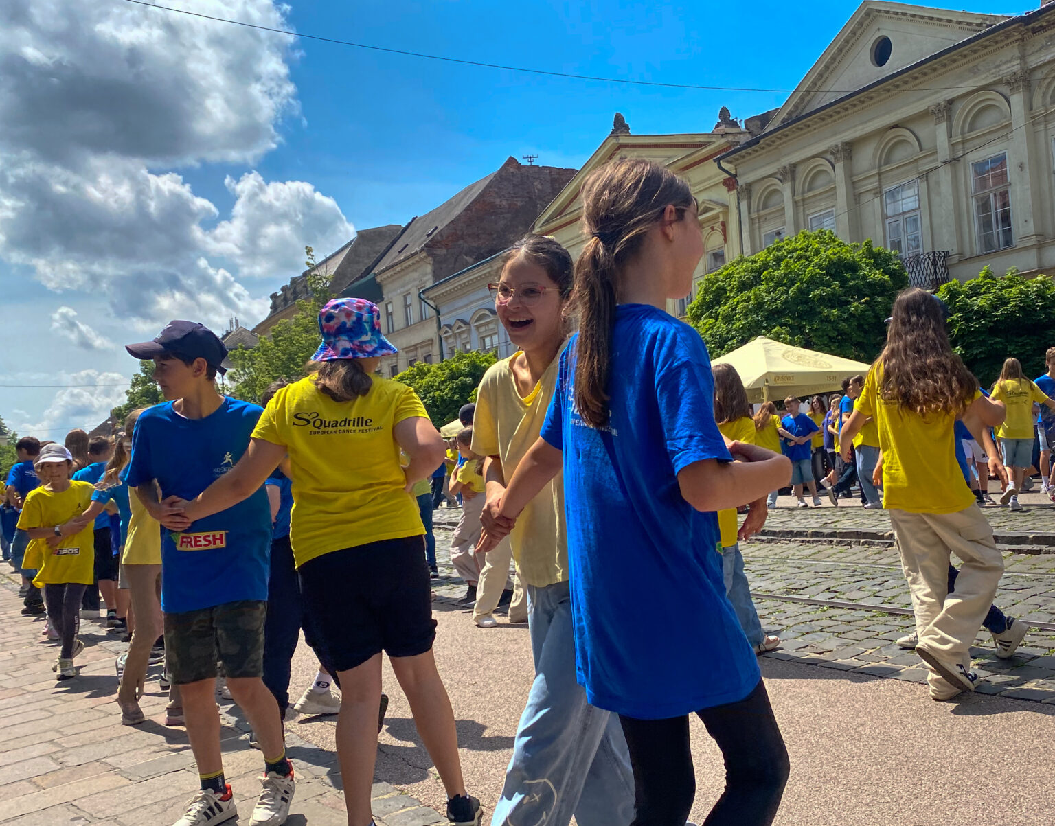 Žiaci sa v centre Košíc pokúsili o prekonanie rekordu v synchronizovanom tanci. Foto: redakcia