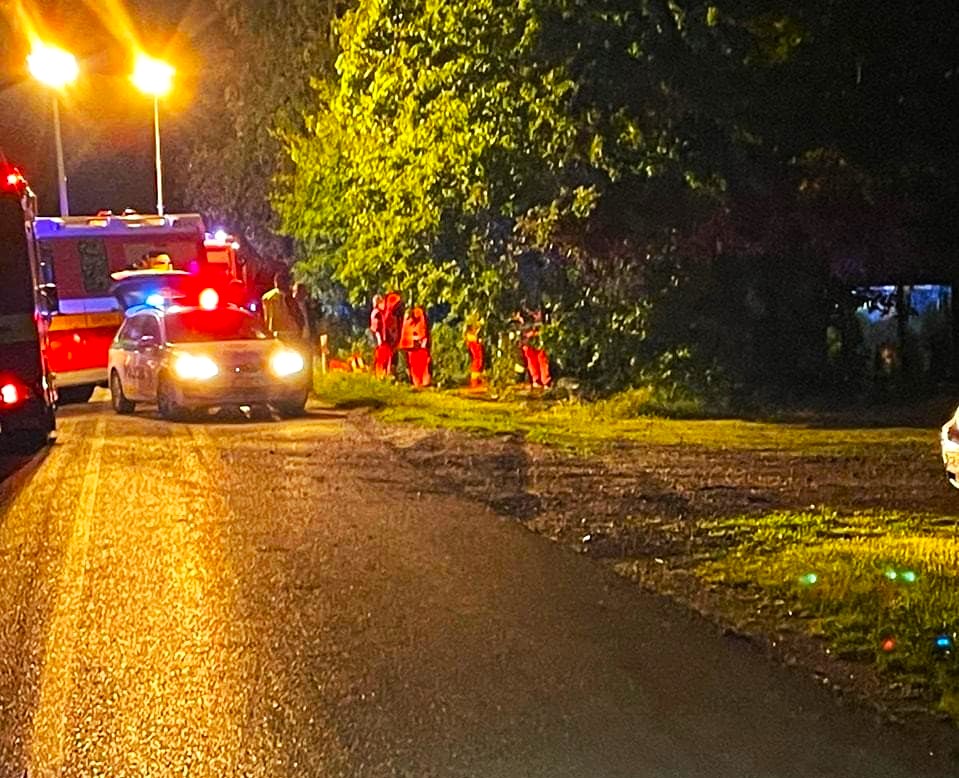 Mimoriadne tragická nehoda. Náraz do stromu neprežili traja mladí ľudia