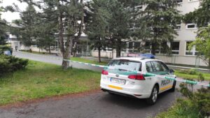 Po celom Slovensku hlásia bomby. Prípad rieši NAKA, minister avizuje prísnejšie tresty