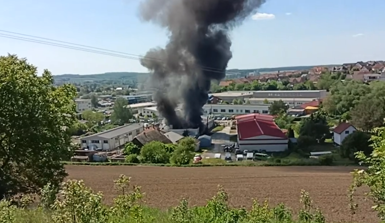 Požiar pneuservisu v Rimavskej Sobote. Foto: Facebook.com/reprofoto Svet Gemera