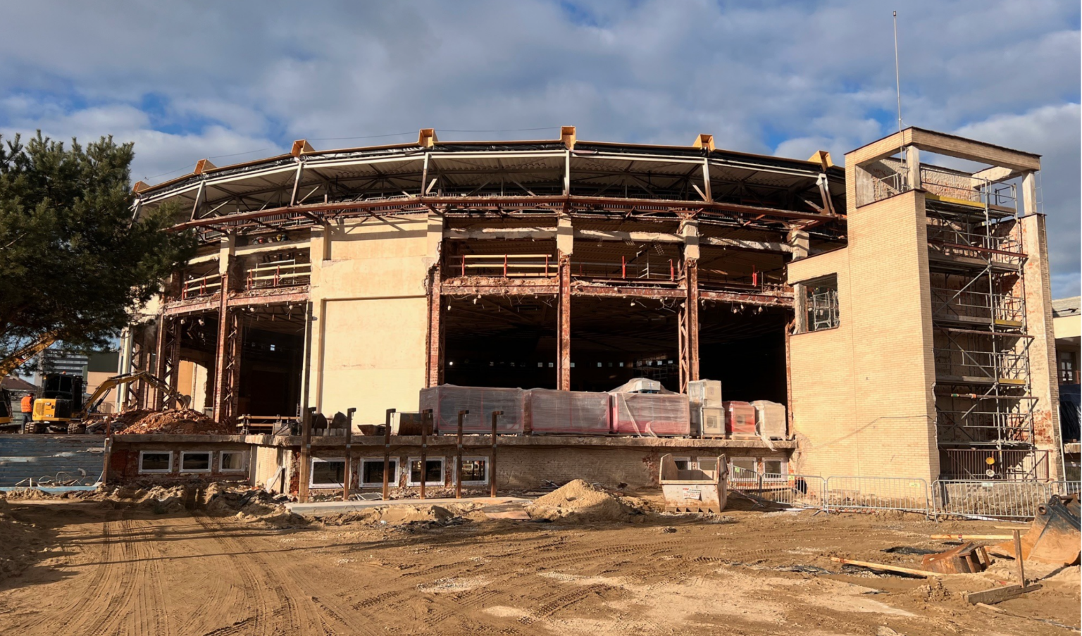 Rekonštrukcia krytej plavárne. Foto: FB Národné olympijské centrum plaveckých športov Košice 