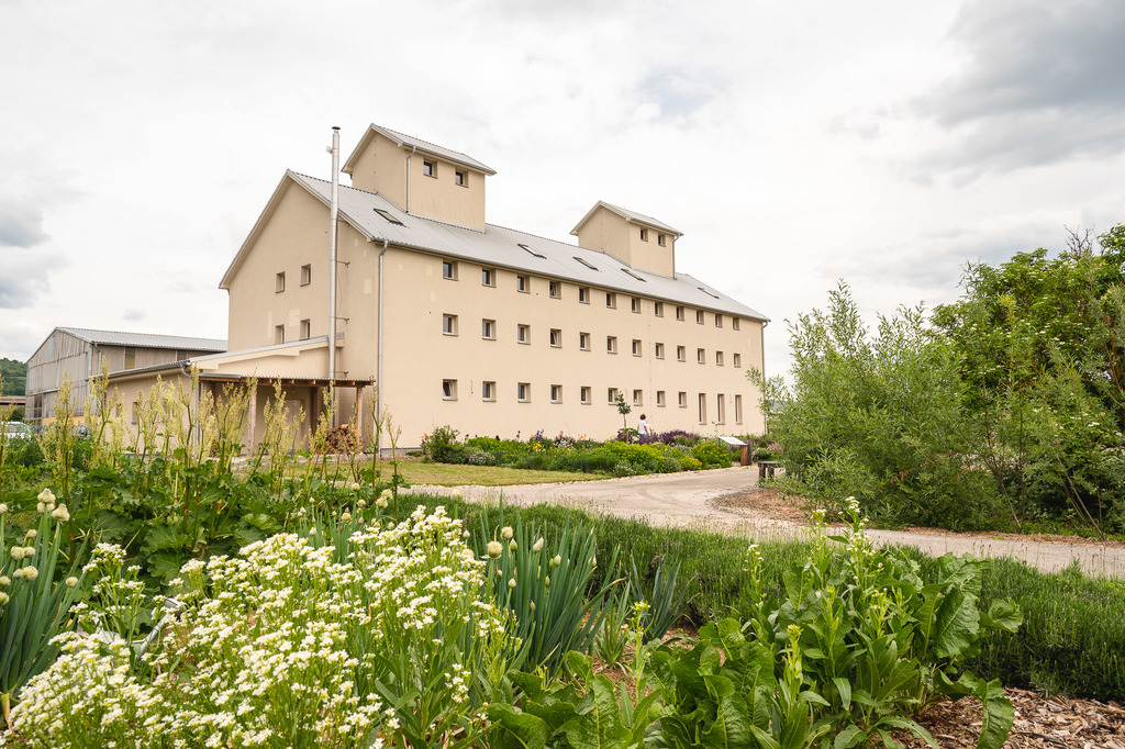 Zo starej sýpky vytvorili moderné miesto. Prvé ekocentrum v kraji otvorilo svoje brány