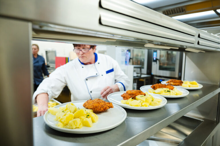 Gastrosektor: Zníženie DPH pomôže, no ďalšie dane ho zaťažujú