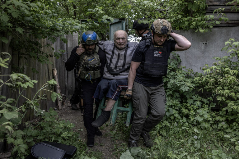 „Mali by brániť vlastné životy, nie dediny.“ Ako neutíchajúce ruské útoky menia Ukrajinu