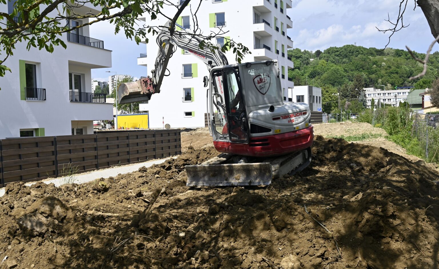 Výstavba nájomných bytov vo Vranove nad Topľou. Ilusračné foto: Roman Hanc/TASR