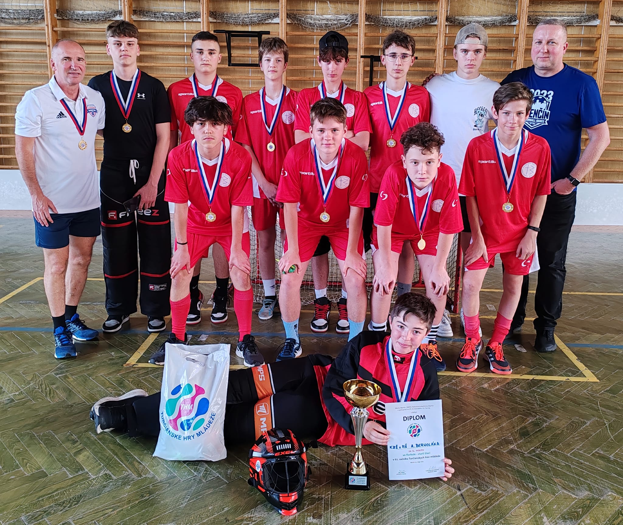 Zlatý hetrik florbalistov Katolíckej základnej školy