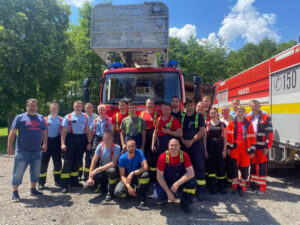 Dopravný znalec k tragickej nehode: Kamión vpálil do hasičov pravdepodobne v plnej rýchlosti