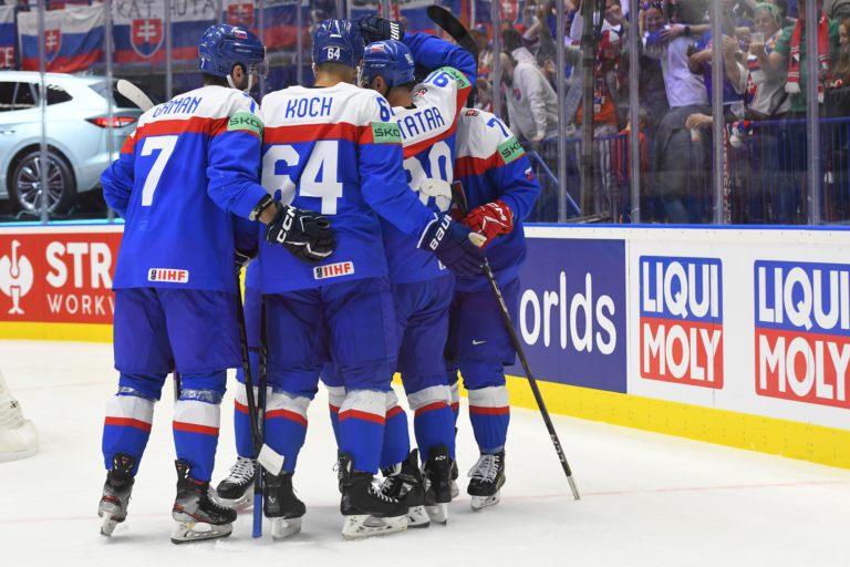 Slovenskí hokejisti zvýšili svoj náskok a po druhej tretine viedli nad USA 4:1