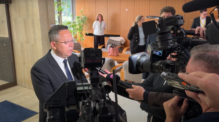 Minister financií sa vyjadruje k situácii 16. mája. Reprofoto: Ladislav Hollý / Štandard