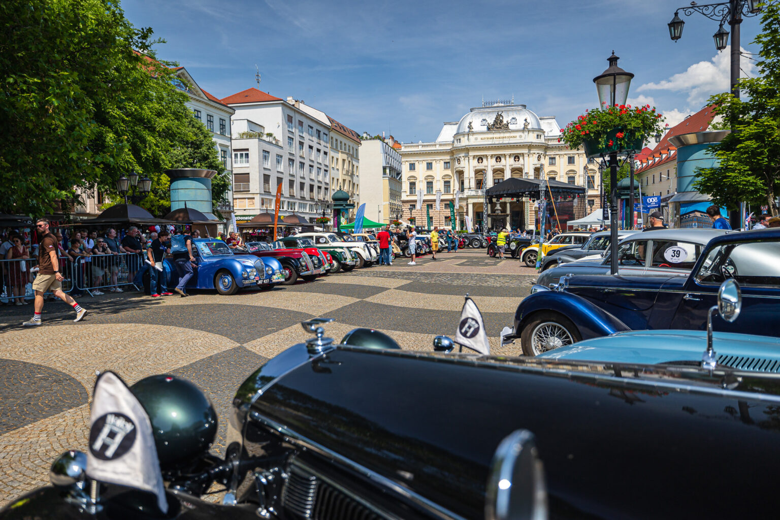Historické vozidlá môžu návštevníci obdivovať aj v Bratislave. Foto: 500 km slovenských