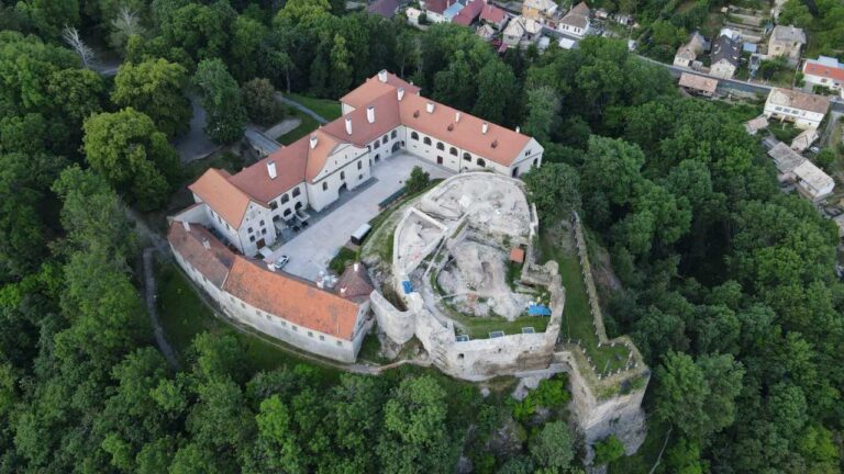 Deň so Štefanom Kvietikom odštartuje letnú turistickú sezónu na hrade Modrý Kameň