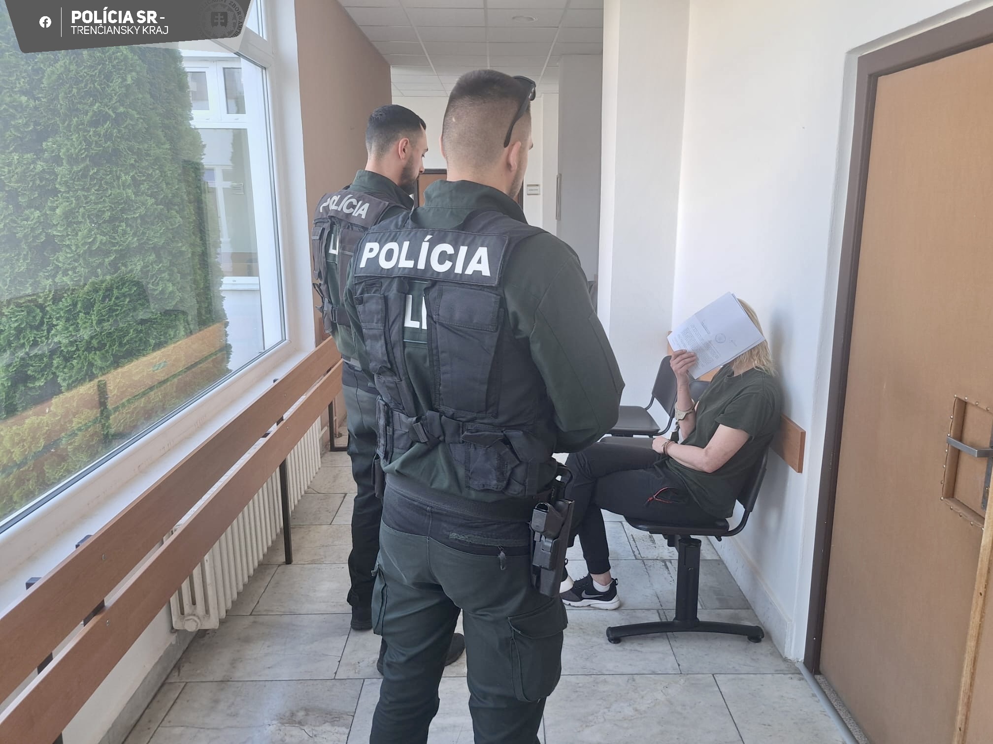 Manželská dráma: žena bodla muža a nechala ho na podlahe