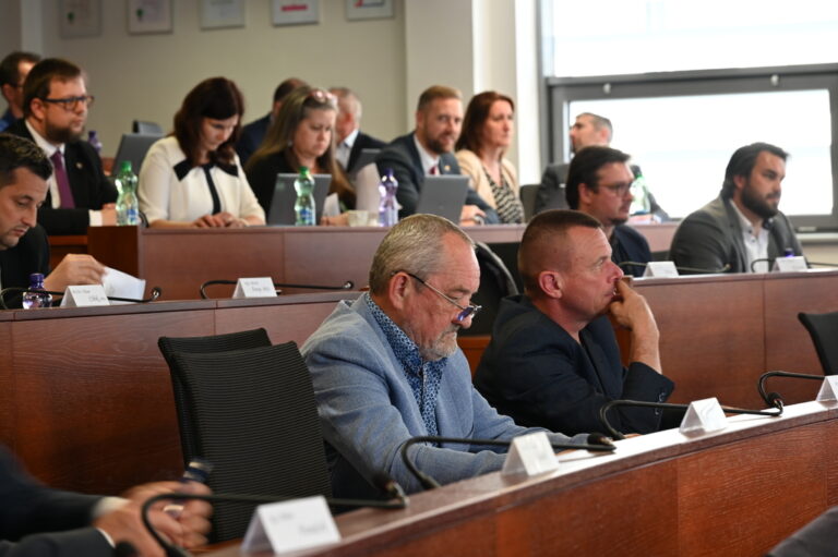 Mimoriadne krajské zastupiteľstvo bude riešiť situáciu v nemocniciach