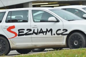 Zemetrasenie v Sezname.cz. Majiteľ ho chce z woke vlny vrátiť k pravicovému obsahu