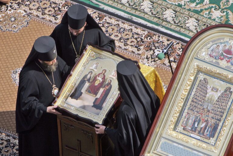 Prečo Ukrajina odkladá druhé čítanie zákona o zákaze pravoslávnej cirkvi s väzbami na Moskvu