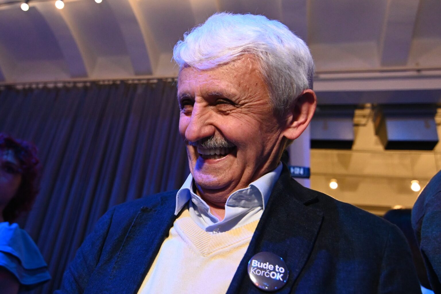Mikuláš Dzurinda vo volebnom štáte Ivana Korčoka v rámci druhého kola prezidentských volieb 6. apríla 2024. Foto: Profimedia.sk