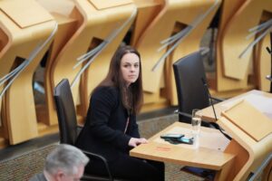 Prečo nemôže byť populárna Forbesová šéfkou škótskej vlády? Prekážkou je kresťanská viera