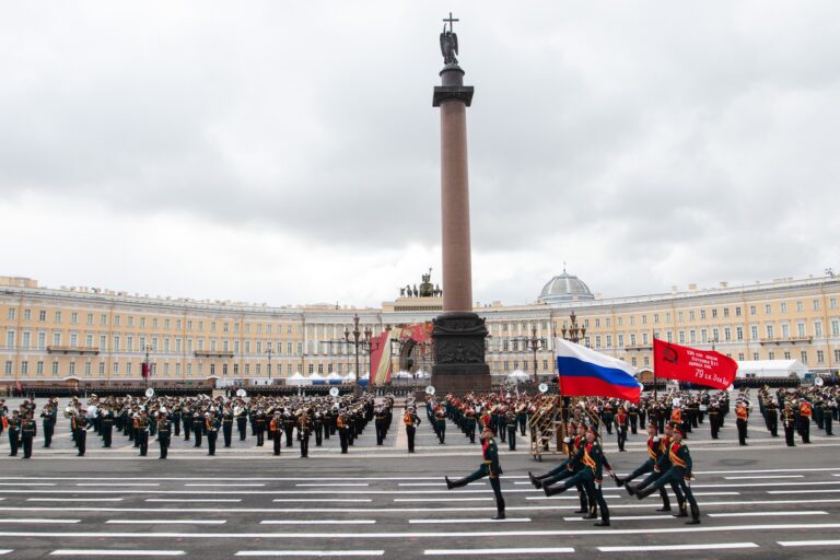 Video: Na Červenom námestí v Moskve sa koná prehliadka na Deň víťazstva