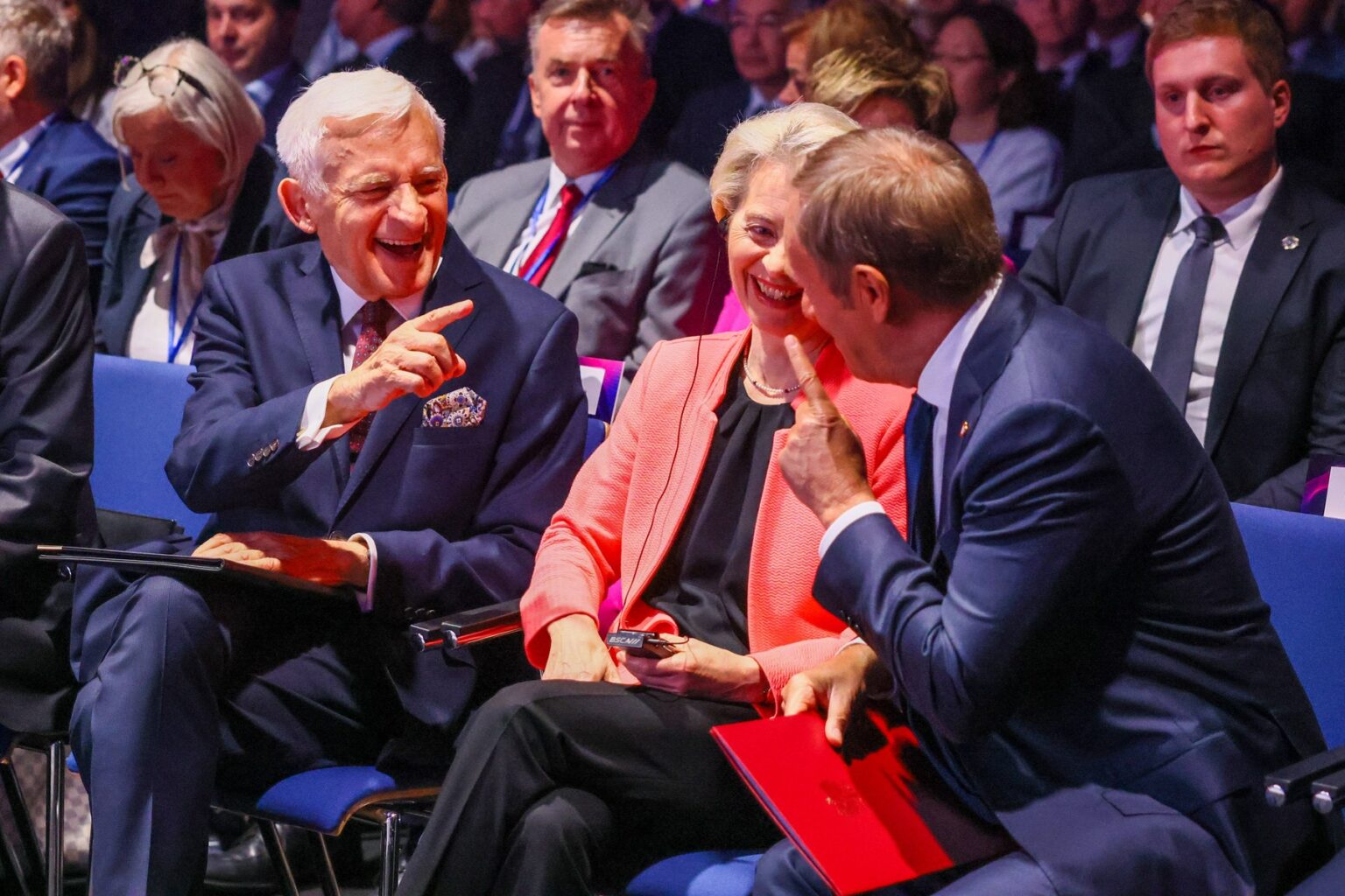 Jerzy Buzek, Ursula von der Leyen a Donald Tusk počas XVI. zasadnutia Európskeho hospodárskeho kongresu, Katovice, Poľsko, 7. mája 2024. Zdroj: Profimedia