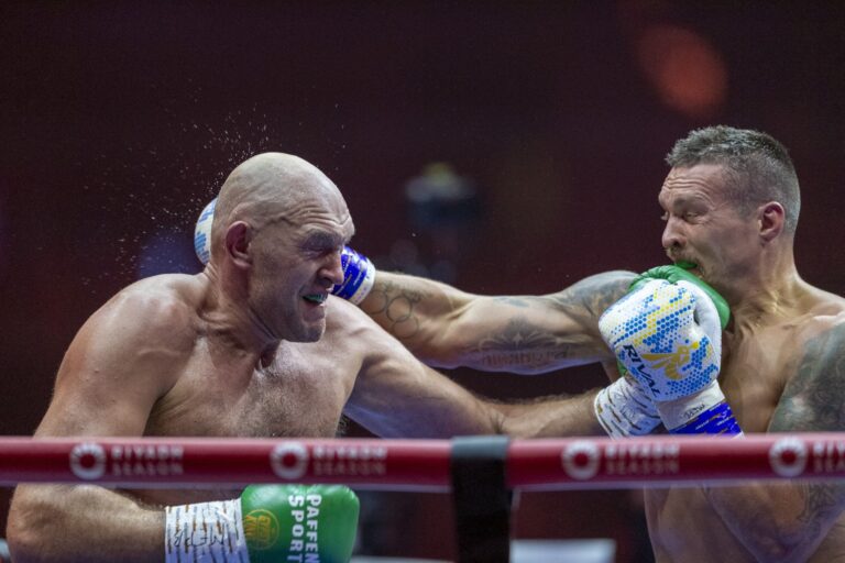 Zľava Tyson Fury a Oleksandr Usyk. Foto: Profimedia.sk