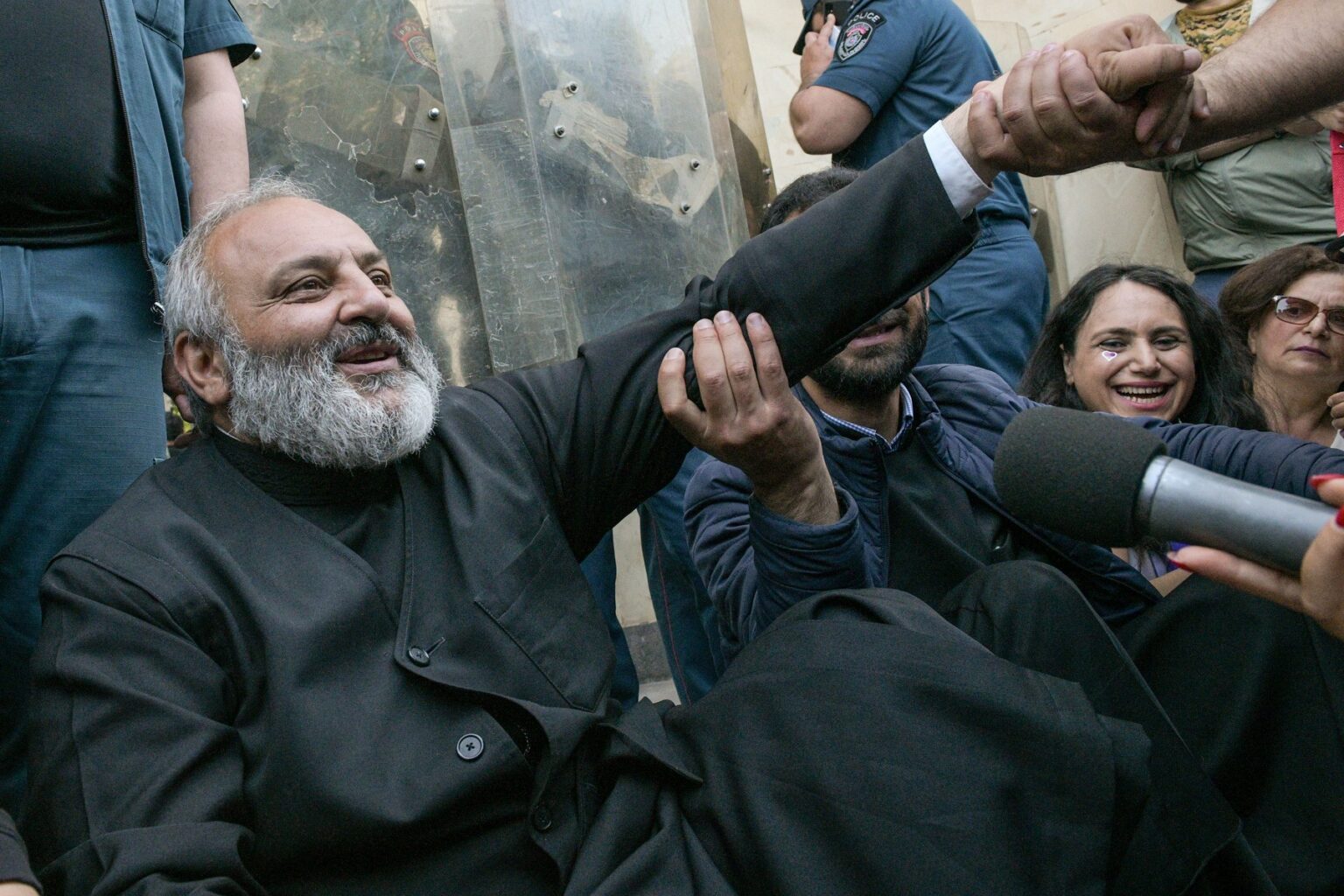 Bagrat Galstanjan na proteste v Jerevane. Foto: Profimedia.sk
