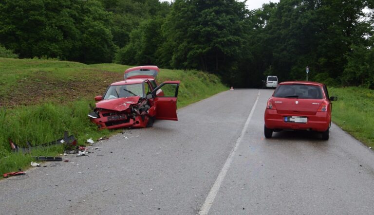 Nezvyčajná nehoda: zrazili sa dve rovnaké autá