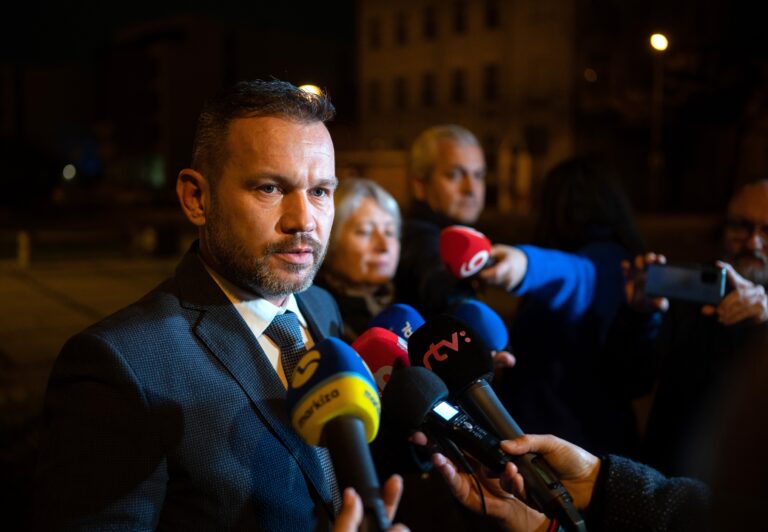 Nitriansky župan Becík tvrdí, že sa mu vyhrážajú zastrelením. Podáva trestné oznámenie