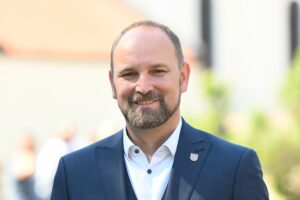 Župan Viskupič sa obrátil chrbtom k Matovičovi. V eurovoľbách podporil Ódora a progresívcov