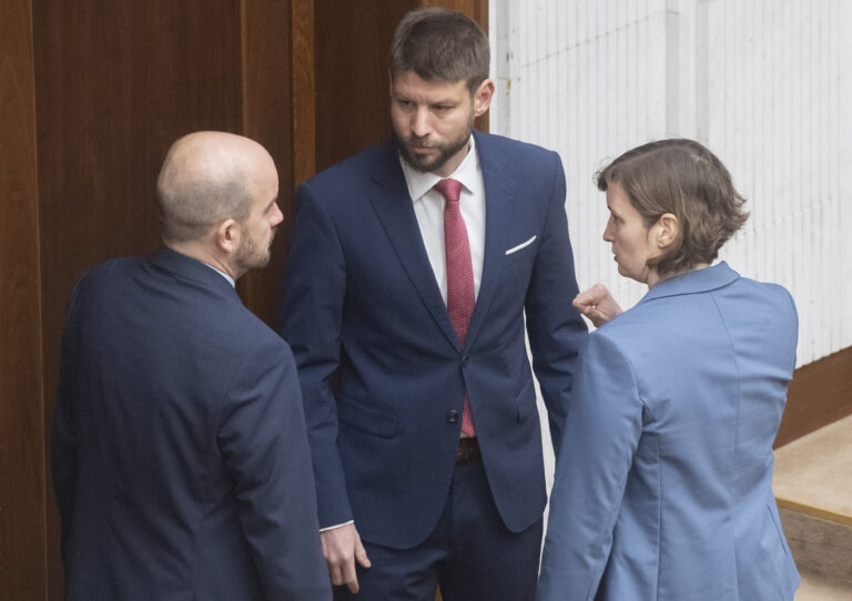 Zľava Martin Dubéci, Michal Šimečka a Lucia Plaváková. Foto: Martin Baumann/TASR