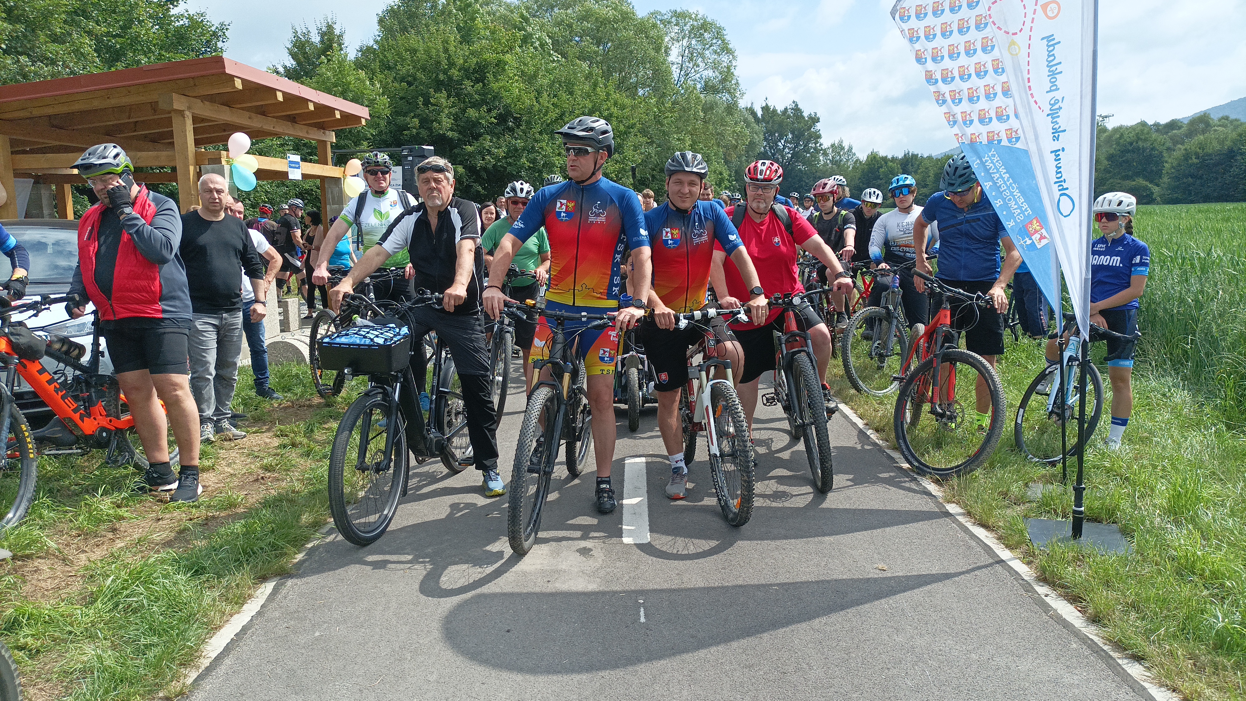 Video: Trenčianska župa slávnostne otvorila nový úsek cyklotrasy