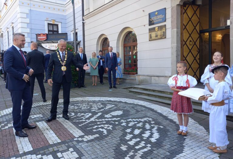 Prezident Peter Pellegrini navštívil rodné mesto. Úradovať chce aj z Banskej Bystrice