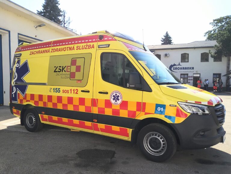 Medveď napadol muža v lyžiarskom stredisku, previezli ho do nemocnice