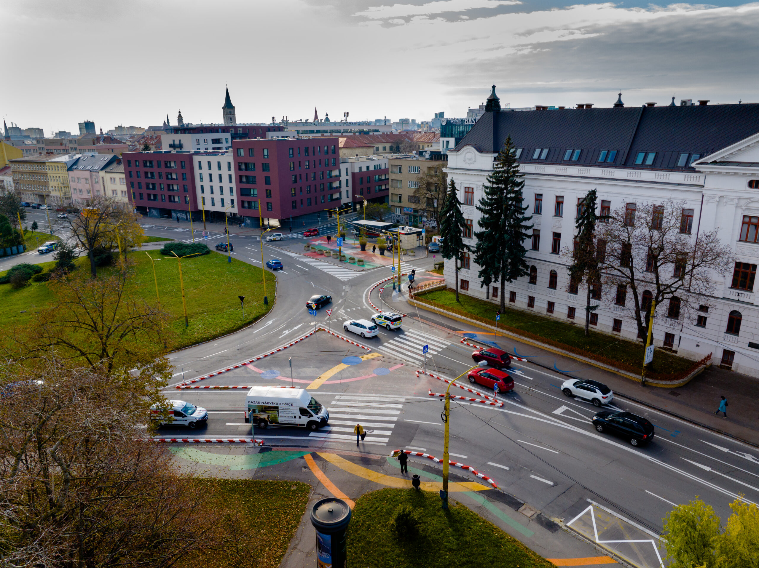 Neslávne preslávená križovatka pri Jumbo centre je po úpravách bezpečnejšia