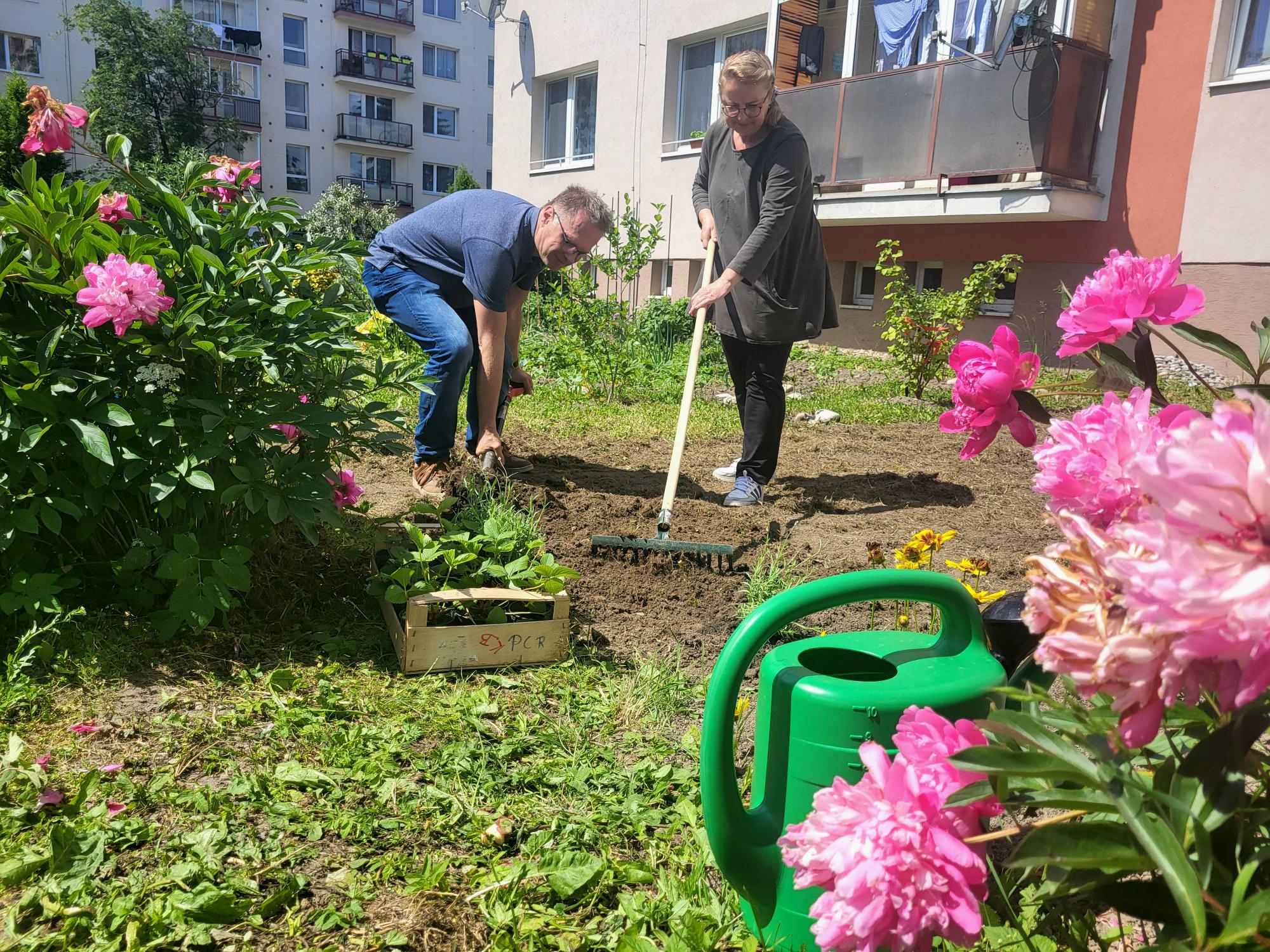 Medzi bytovkami pestujú ovocie či zeleninu. Na Liptove vznikol zaujímavý projekt