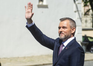 Pellegrini podpísal kontroverznú novelu z Hlasu, ktorá môže poškodiť úrad NIHO