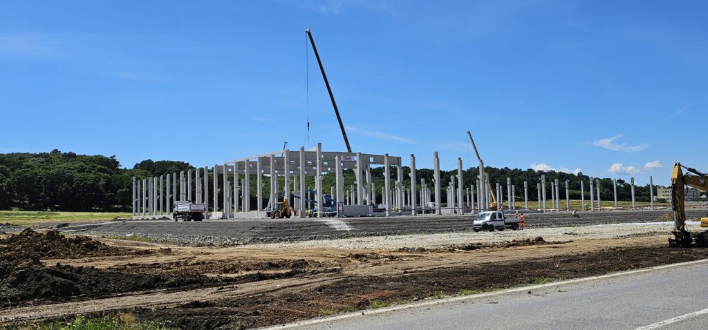 Výstavba hál budúceho závodu Winkelmann v štátnom priemyselnom parku Rimavská Sobota. Foto: Branislav Caban