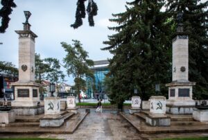 Jedno námestie, dva názvy. Vzdávame úctu osloboditeľom alebo legionárom?