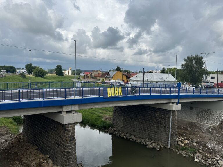 Michalovčania sa konečne dočkali. Stráňanský most je takmer po roku opäť otvorený