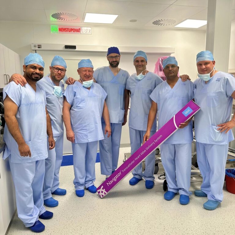 V kardiocentre v košickej Šaci vykonali unikátnu implantáciu aortálnej protézy
