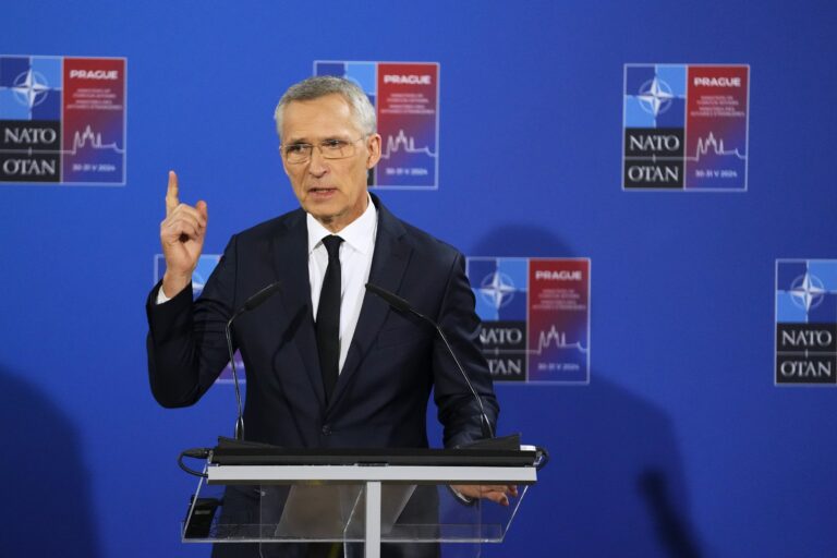 Stoltenberg vyhlásil, že zvýšenie vojenskej pomoci Ukrajine je kľúčom k ukončeniu vojny.