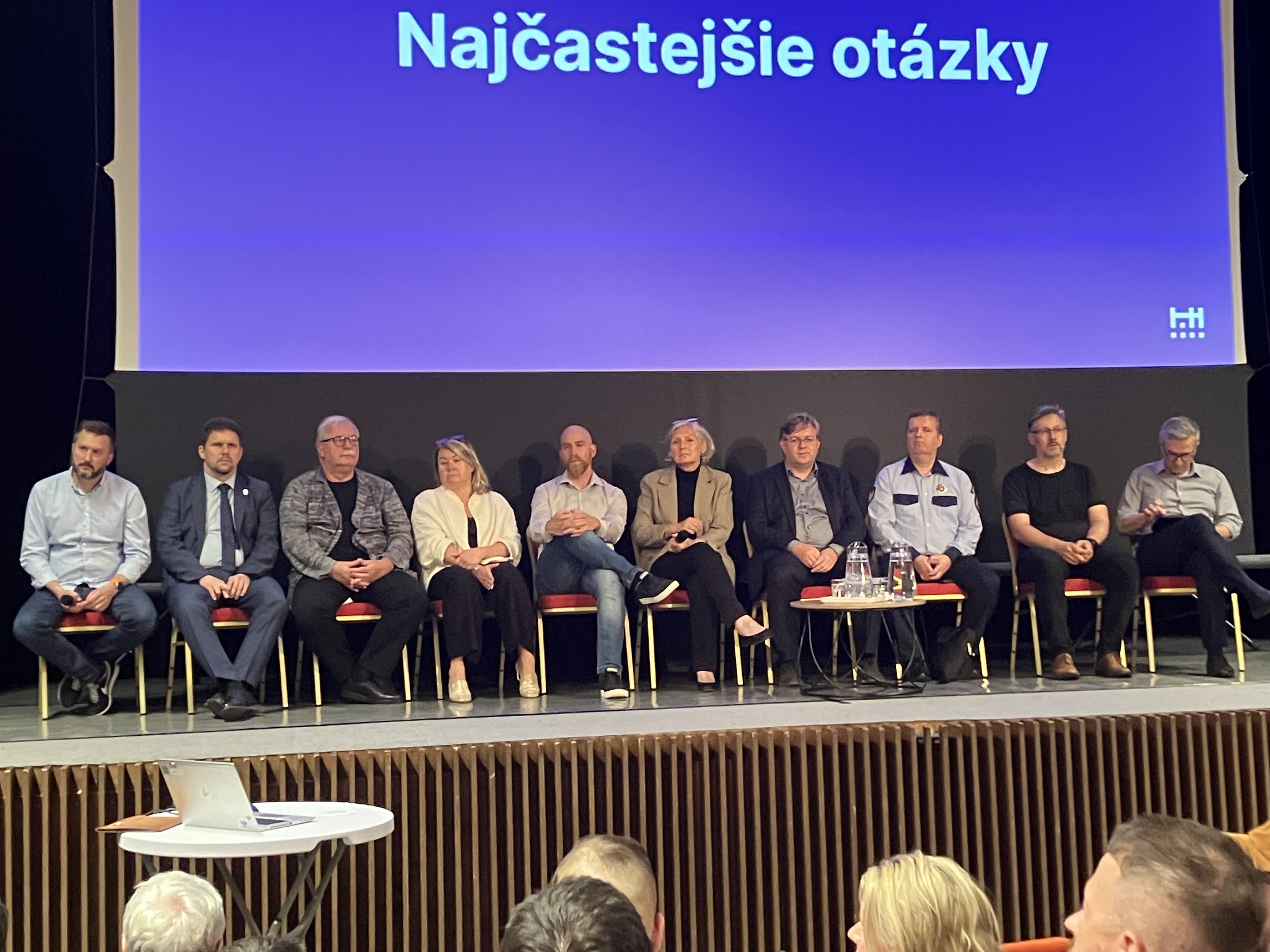 Vallo v Petržalke veľa ľudí neprilákal. Konfrontačným témam s Hrčkom sa radšej vyhol